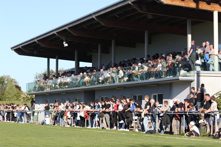 Im Wetterkreuzstadion treffen Bad Sauerbrunn und Leithaprodersdorf aufeinander. 