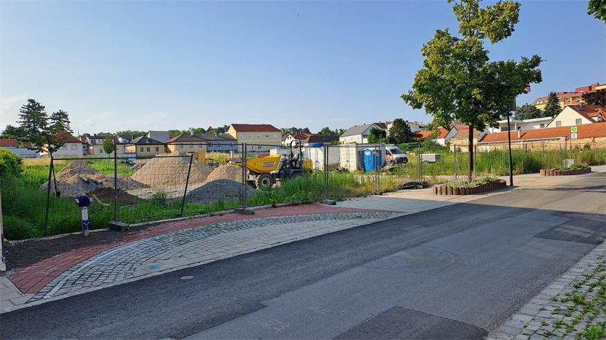 Im Zentrum von Mattersburg sollen zunächst eine Tiefgarage, der Mattersburger Polizeiposten samt Bezirkspolizeikommando und zwei Wohnblöcke entstehen.