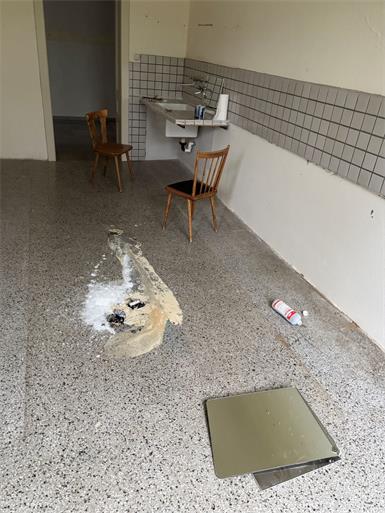 Im leerstehenden Gebäude des ehemaligen Marianums wurden einige Vandalenakte begangen. 
