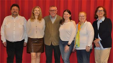 Im neu gewählten Vorstand der Neudörfler Theatergruppe befinden sich viele schon bekannte Personen: Josef Plesskot, Angelika Moser-Steiger, Obmann Helmut Schreiter, Magdalena Kern, Gabriele Aigner-Tax (Künstlerische Leitung) und Rosa Klenner. 