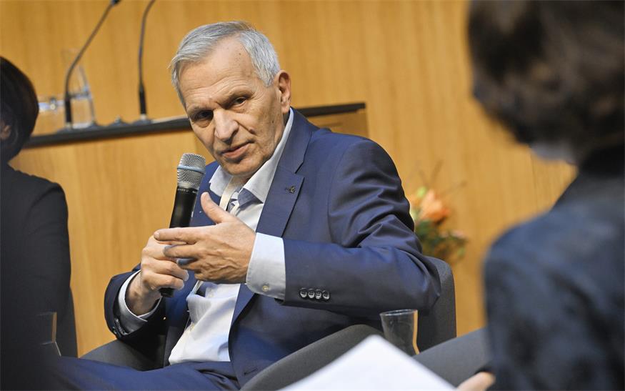 Immer im Dialog. Als prägende Stimme der Burgenlandkroaten war Martin Ivancsics immer wieder auch bei nationalen Veranstaltungen vertreten, wie hier im Parlament. 