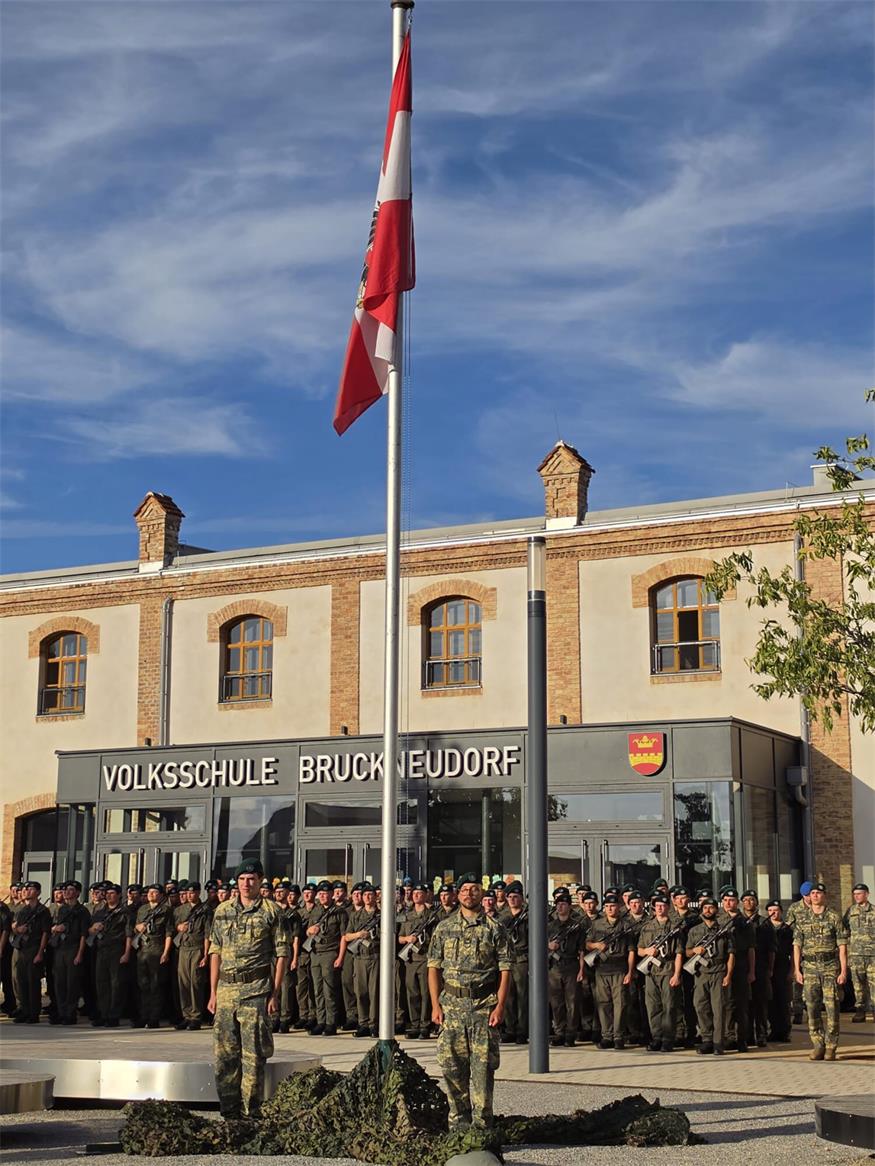 In Bruckneudorf wurden am Freitag 150 Soldatinnen und Soldaten des Bundesheeres angelobt. 