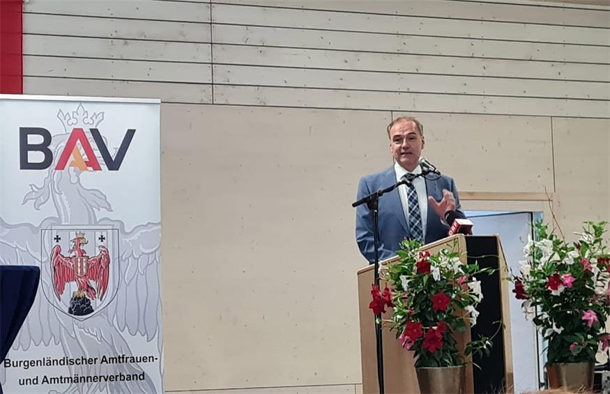 In Güttenbach fand in Anwesenheit von Landesrat Leonhard Schneemann die Jahrestagung der Amtfrauen und Amtmänner des Burgenlandes statt.