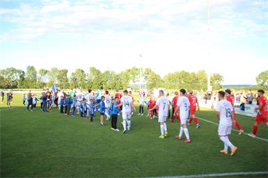 In Leithaprodersdorf standen beim Einmarsch zum letzten Heimspiel der Saison die Nachwuchsspieler Spalier