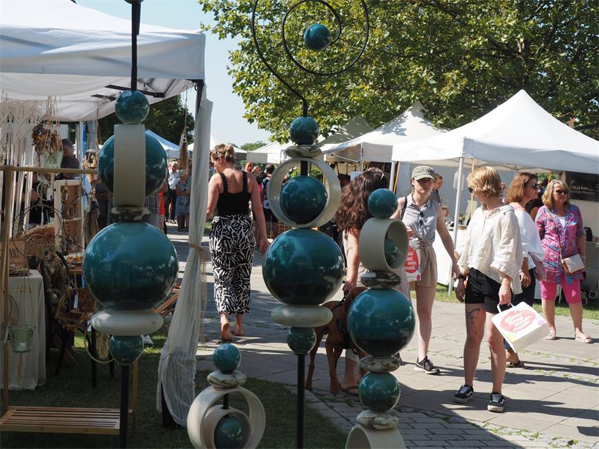 In Podersdorf lädt von 15. bis 17. August der Kunsthandwerksmarkt am Strandplatz zum Bummeln und Stöbern.