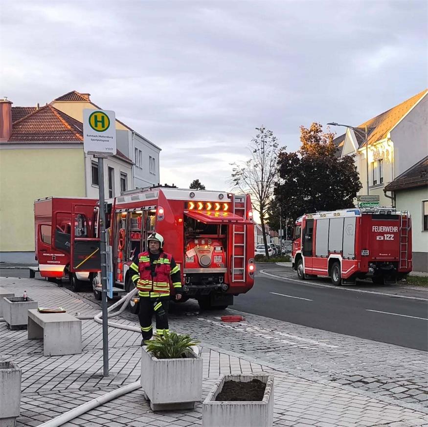 In Rohrbach fand eine großangelegte Übung mehrerer Feuerwehren statt.