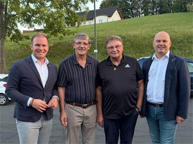 In St. Martin an der Raab wurden die Weichen gestellt: SPÖ-Bezirkschef Fabio Halb, Neo-Bürgermeister Johann Holzmann, Alt-Bürgermeister Franz Josef Kern und SPÖ-Bezirkschef Mario Trinkl (v.l.).