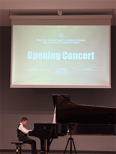 In der Joseph Haydn Privathochschule fanden die Finalrunden der 7. Liszt International Youth Piano Competition statt.
