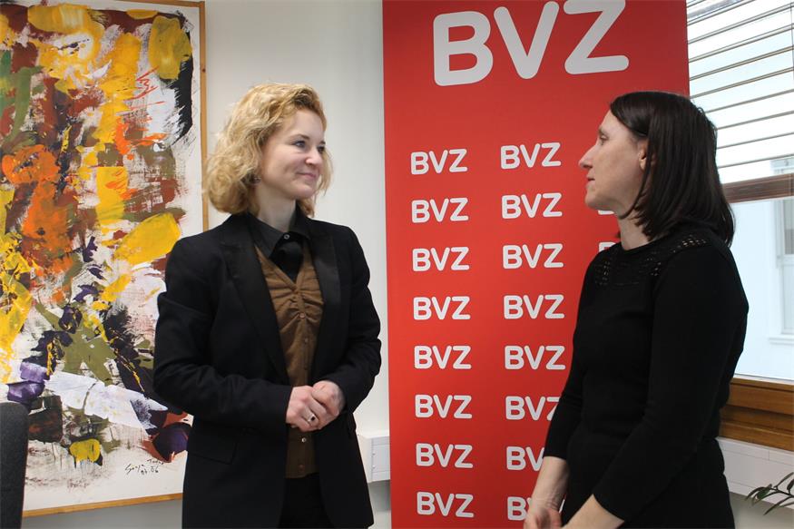 In der Redaktion in Eisenstadt wurde Ministerin Eva-Maria Holzleitner von BVZ-Chefredakteurin Michaela Grabner begrüßt.