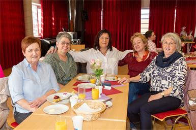Ingrid Fuchs, Amanda Pummer, Sabine Pfingstl, Anita Zach und Manuela Müllner. 