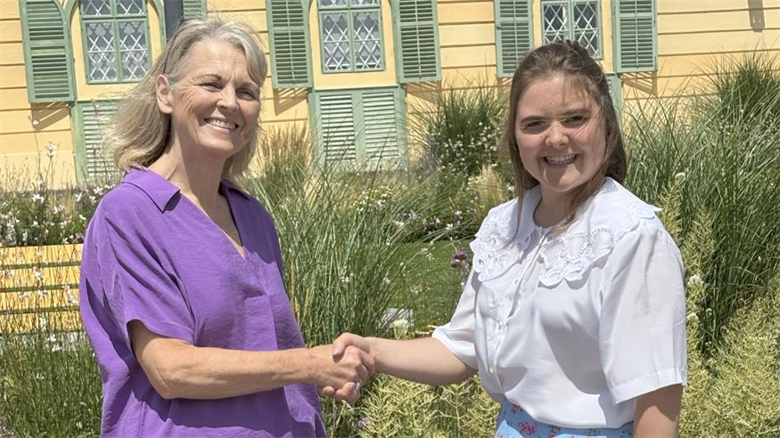 Ingrid Skarits mit Juniorchefin Siobhàn Diglas: Der Geflügelhof Diglas übernimmt künftig die Betreuung der Kundinnen und Kunden des Geflügelhofs Hamp.