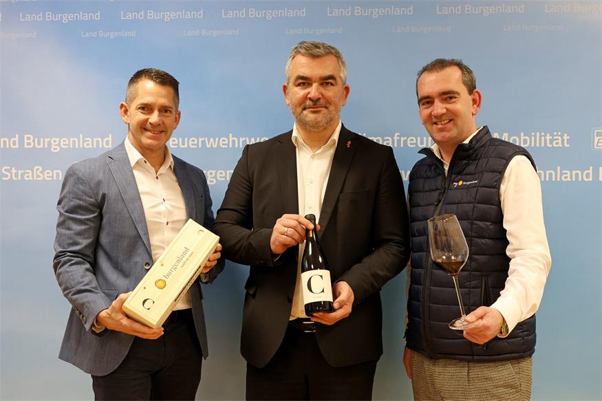 Initiative auf EU-Ebene: Landesrat Heinrich Dorner (M.) als Vertreter im Ausschuss der Regionen und Wein-Burgenland-Obmann Herbert Oschep (r.) mit Protokollchef und Verbindungsbüro-Leiter Rainer Winter (l.).