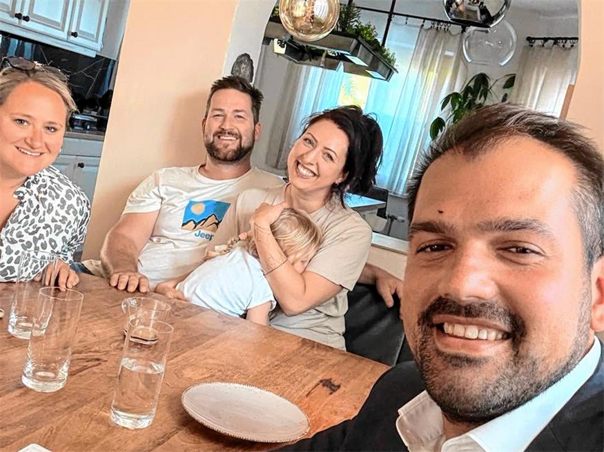 17 neue Häuser entstehen Initiatorenteam mit Sabrina Brandstätter, Kim Strauby und Bürgermeister Kilian Brandstätter.