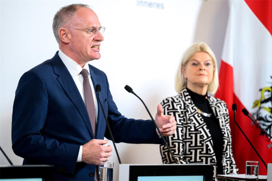 Innenminister Gerhard Karner und Verteidigungsministerin Klaudia Tanner stellen neuen Grenzschutz vor.