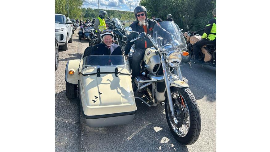 Insgesamt reihten sich rund 90 Fahrzeuge in den Konvoi ein.