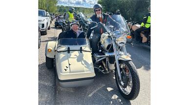 Insgesamt reihten sich rund 90 Fahrzeuge in den Konvoi ein.
