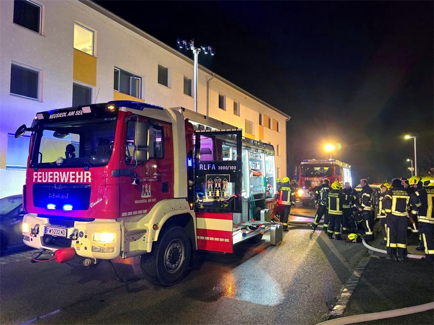 Insgesamt waren 40 Feuerwehrmitglieder mit 9 Fahrzeugen im Einsatz.