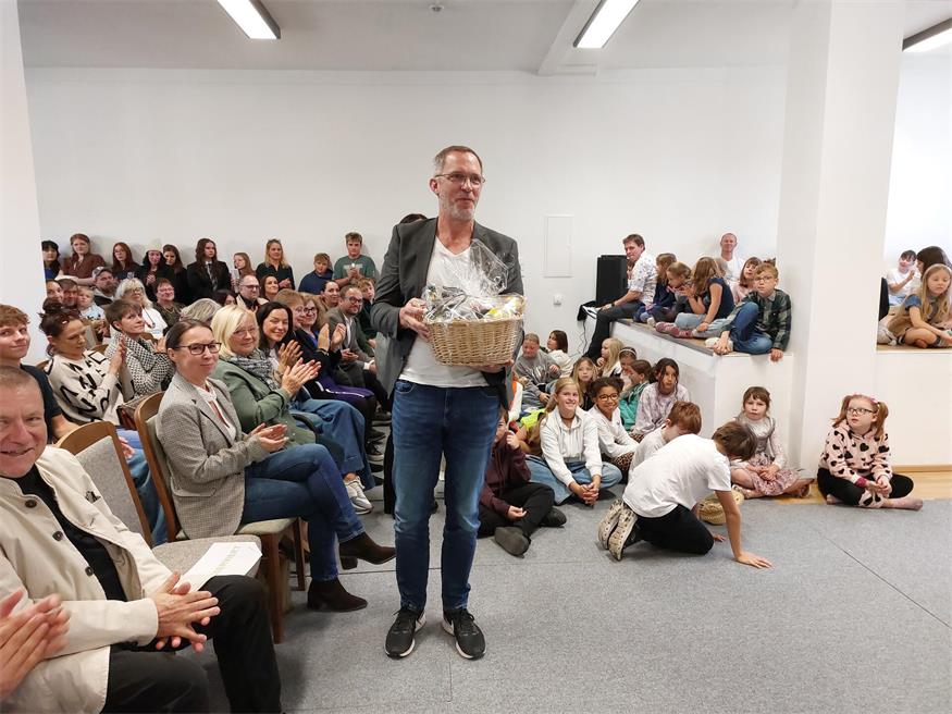 Investor Erwin Nemeth erhielt einen Geschenkkorb und viel Applaus