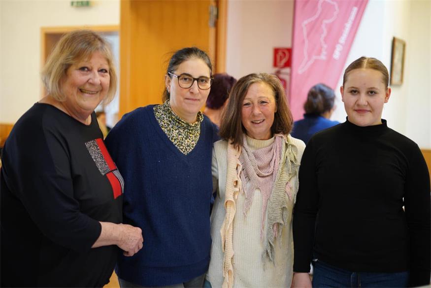 Irene Putz, Margit Maier sowie Daniela Enya Kisler feierten den Weltfrauentag.