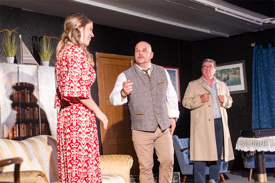 Lachsalven bei der Premiere von „Funny Money“ in Frauenkirchen