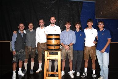 Jakob, Tim, Roman, Thomas, Marcus, Paul, Leander und Daniel beim Oktoberfest des UFC Mannersdorf.