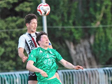 Jan Reiter (l.) hier als Spieler von Neudorf/Parndorf ist in Gattendorf Jugendleiter und coacht bis zur letzten Runde der Herbstmeisterschaft die Kampfmannschaft. zVg