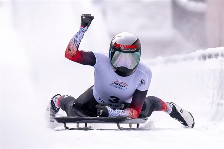 Janine Flock jubelt über ihren erneuten Winterberg-Sieg