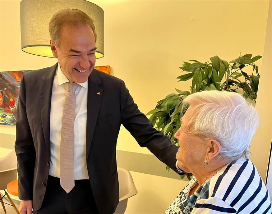 „Jede Burgenländerin und jeder Burgenländer, der Pflege und Betreuung benötigt, wird diese auch erhalten“, sagt Landesrat Leonhard Schneemann.