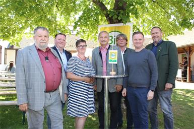 Johann Hafenscher, Landtagsabgeordneter Roman Kainrath, Kammerrätin Gabriele Biricz, Landwirtschaftskammer-Vizepräsident Werner Falb-Meixner, Gemeindevorstand Hannes Moser, Vizebürgermeister Christoph Frühstück und Bio Austria Obmann Franz Traudtner bei der Eröffnung des Biofests.
