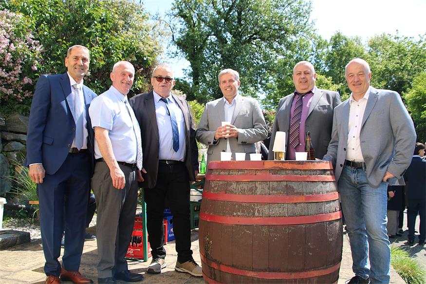 Johann Hauser, Kommandant Kurt Kappel, Rudolf Baumgartner, Bürgermeister Ewald Bürger, Eduard Kainz und Abschnittskommandant Josef Weber.