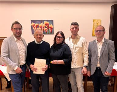 Johann Neubauer (2.v.li.) wurde für 60-jährige Mitgliedschaft besonders erwähnt. 
