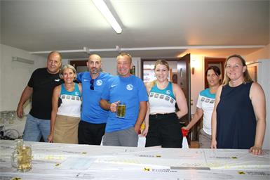 Johann Schuneritsch, Monika Janisch, Alexander Wolfgeher, Josef Pfneisl, Jennifer Wolfgeher, Marie-Theres Fuchs und Obfrau Jenny Kröpfl halfen beim Fest mit.