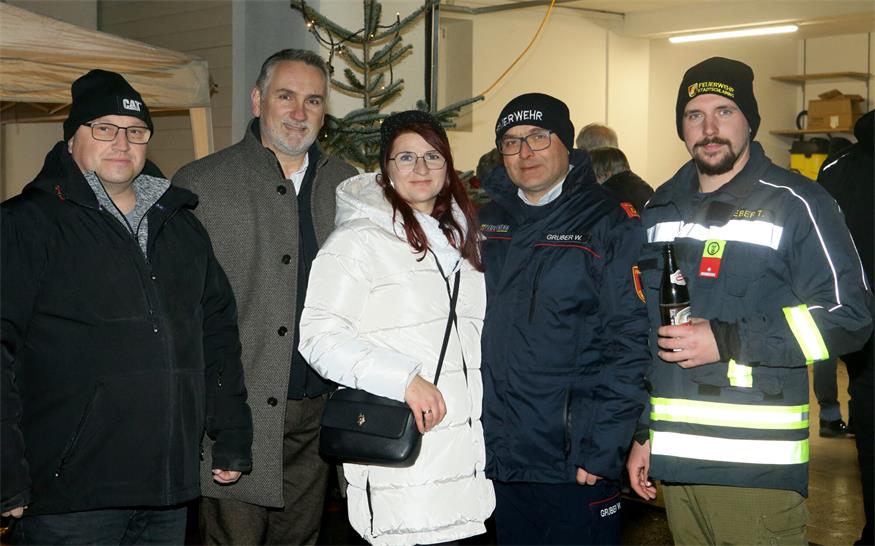 Johannes Feichter, Bürgermeister Markus Szelinger, Stephanie Börner, Feuerwehrkommandant Wolfgang Gruber und Tobias Weber. 