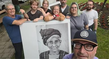 Johannes Horngacher, Tobias und Marcela Moser, Ines Steiner, Alexander Steiner, Jenni Vass und Marco Schändl (v. l.), Landesinnungsmeister-Stv. Ernst Breitegger (vorne) 