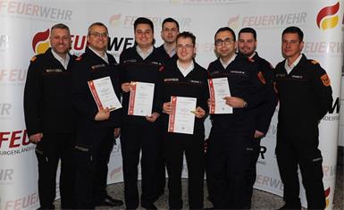 Johannes Moritz (FF Rohrbach), Michael Trinkl (FF Loipersbach), Julian Wagner (FF Forchtenau), Markus Schindler (FF Loipersbach) absolvierten dasFunkleistungsabzeichen in Gold erfolgreich. Es gratulierten Bezirkskommandant Adi Binder junior, Daniel Frenner, Nikolaus Paul und Bezirkskommandant-Stellvertreter Gernot Gruber.