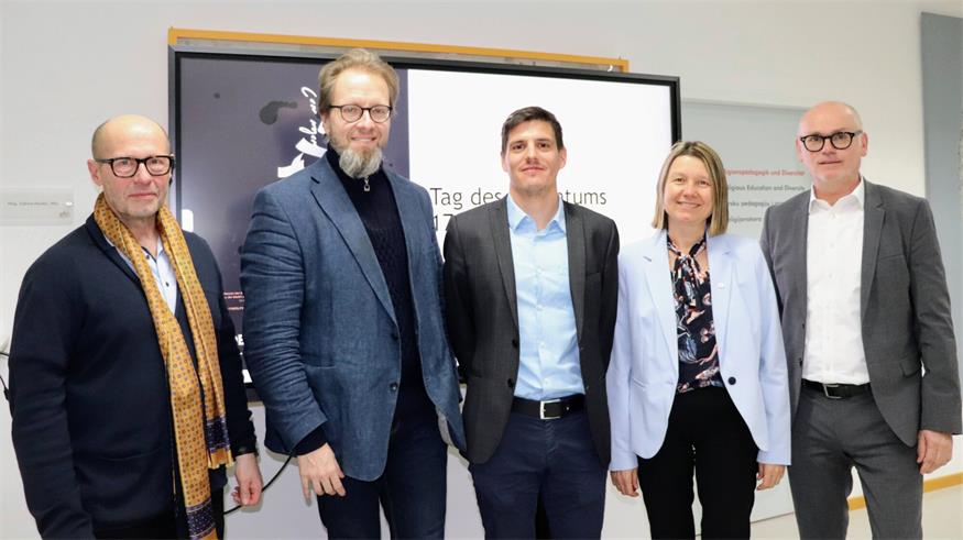 Johannes Reiss, ehemaliger Direktor des österreichischen jüdischen Museums, PH-Professor Martin A. Hainz, Wolfgarten-Professor Lukas Pallitsch, PH-Direktorin Sabine Weisz und Vizerektor Herbert Gabriel.