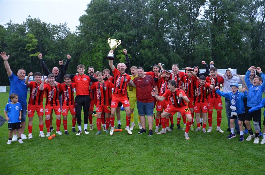 Jubel pur! Die Spg ASV Neudorf/Parndorf Juniors sicherte sich mit dem 2:0-Sieg in Kittsee den Meistertitel in der 2. Liga Nord.
