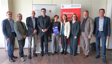 Jürgen Neuwirth, Johannes Prinz, Walter Reiss (Moderator), Roland Grabner, Elli Scambor, Rektorin Sabine Weisz, Adele Grill, Bildungsdirektor Alfred Lehner und Schulqualitätsmanager Franz Jeschko.