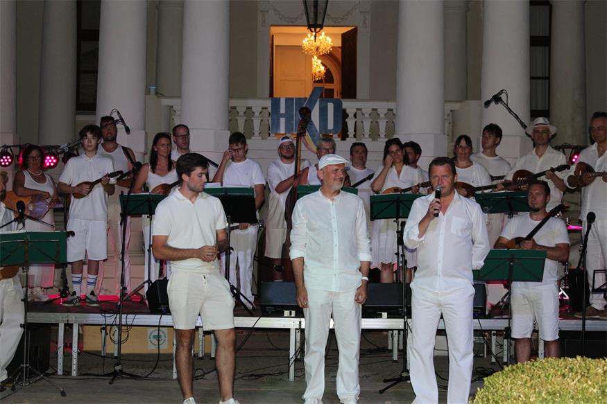Jugend-Obmann Clemens Toth, HKD-Präsident Josef Buranits und Bürgermeister Martin Karall eröffneten gemeinsam die Fête Blanche im Schloss Nebersdorf.