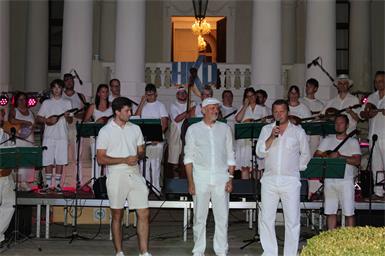 Jugend-Obmann Clemens Toth, HKD-Präsident Josef Buranits und Bürgermeister Martin Karall eröffneten gemeinsam die Fête Blanche im Schloss Nebersdorf.