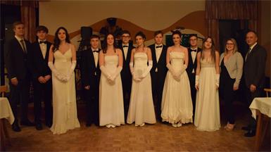 Jugendgemeinderat Jan Gerdenitsch, Jakob Grill, Hannah DeFranceschi, Max Braunöder, Kerstin Fenz, Nico Moritz, Victoria Oktabec, Jan Krajschits, Anna Hammerschmidt, Stefan Bergauer, Lara Leeb, Julia Zenz und Bürgermeister Karl Izmenyi. 