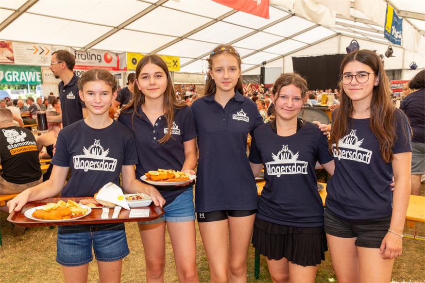 Julia Schrei, Nora Sampt, Eva Kloiber, Vanessa Holzmann und Lena Sampt. 