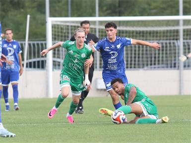 Justin Strodl (l.) und Joel Kitenge (r.) gastieren in Floridsdorf bei Donaufeld und haben den nächsten Punktgewinn im Visier. 