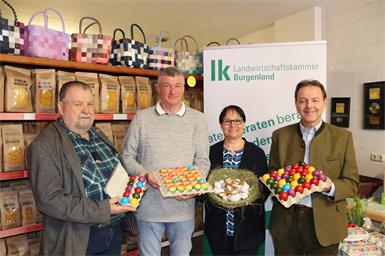 Kammerrat Johann Hafenscher, Heinz Schlögl, Obmann der Geflügelwirtschaft Burgenland, Geschäftsführerin Katrin Pfneisl von Werkovits Frisch-Eier und Nudelmanufaktor und Landwirtschaftskammerpräsident Niki Berlakovich wiesen auf die Wichtigkeit von regionalen Lebensmitteln hin. 