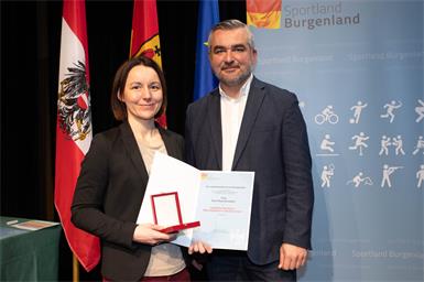 Karatetrainerin Eva Pauschenwein und Landesrat Mag. Heinrich Dorner.