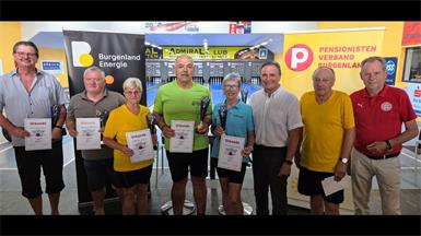 Karl Hombauer, Heribert Artner, Helene Martna, Wilhelm Ranitsch, Eveline Hochleitner, Pensionistenverbandspräsident Hemut Bieler, der Landessportreferent des Pensionistenvebandes Walter Martna und der Bundessportreferent des Pensionistenvebandes Willi Binder bei der Siegerehrung. Nicht am Bild Ingrid Lösch. 