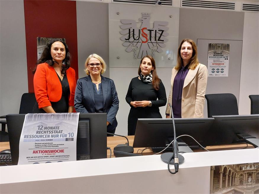 Katharina Wiener, Ursula Kirschbichler, Antonella Baca und Birgit Müller-Artner repräsentieren Richtervereinigung und Gewerkschaft.