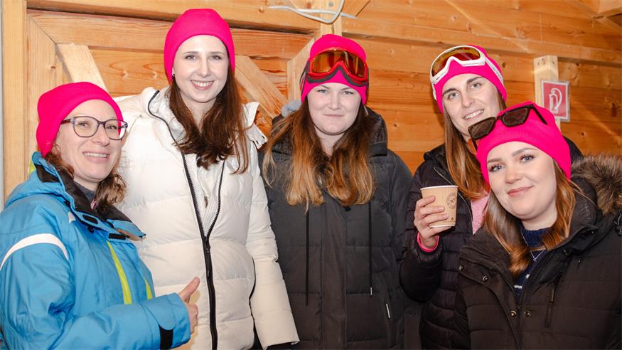 Kathrin, Raphaela, Annika, Laura und Vanessa sorgten für Hüttengaudi.