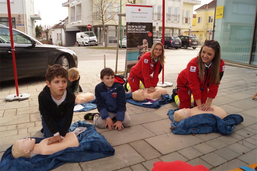 Blaulichttag begeisterte Groß und Klein in Pöttsching