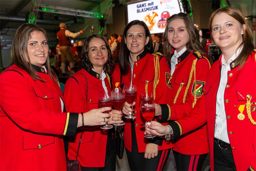Kerstin Leitgeb, Silke Hanfstingl, Teresa Ehrenhofer, Lisa Decker und Karina Jost. 